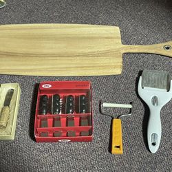 Gourmet Acacia Wood Cheese Cutting Paddle Board 20.5” W & 5 New Cheese Spreaders