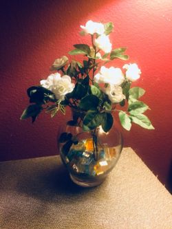 FAKE FLOWERS ON VASE