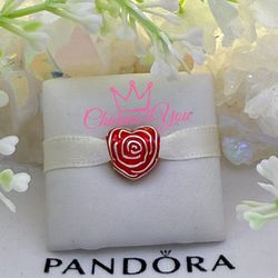 Adorable Charm 925 silver for Pandora moments bracelet.