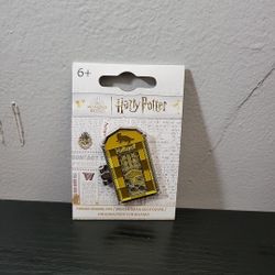 NWT Loungefly Harry Potter Hufflepuff Window Hinge Enamel Pin