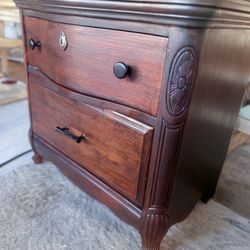 Vintage End Table / Chest Of Drawers Clean 