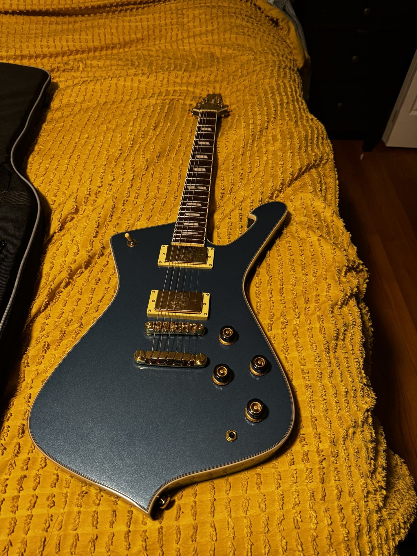 Used Ibanez Iceman IC420 Electric Guitar with Bag Antique Blue Metallic