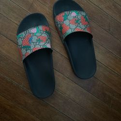 Authentic Gucci Strawberry Slides Size 8 / 38