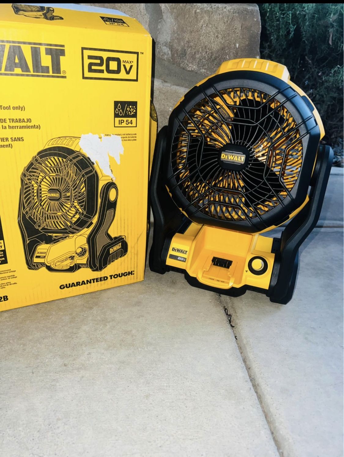 DEWALT 20V MAX Jobsite Fan (Tool Only) New !!!!