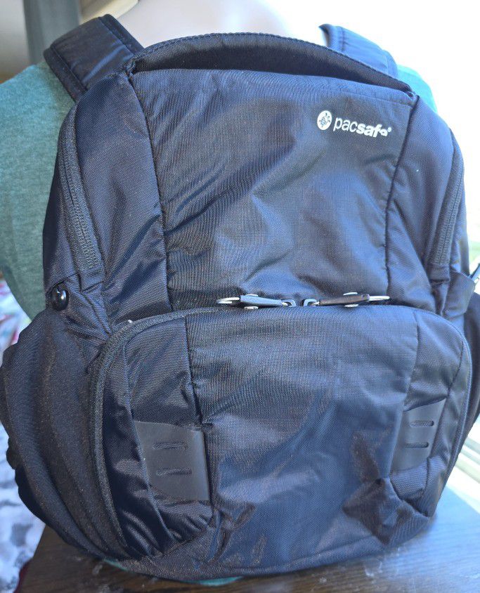 Pacsafe V11 Antitheft Mirrorless Camera Front/Backpack