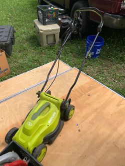 Electric Lawnmower w/Grass Catcher