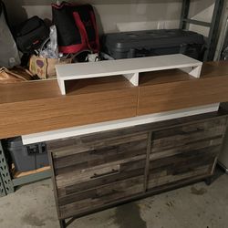 Like New TV Stand (For TVs Up To 75”)