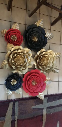 Paper flowers and paper roses. Flores de papel
