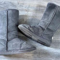 Nyu Yoka Tall Gray Boots. Women’s Size 8.