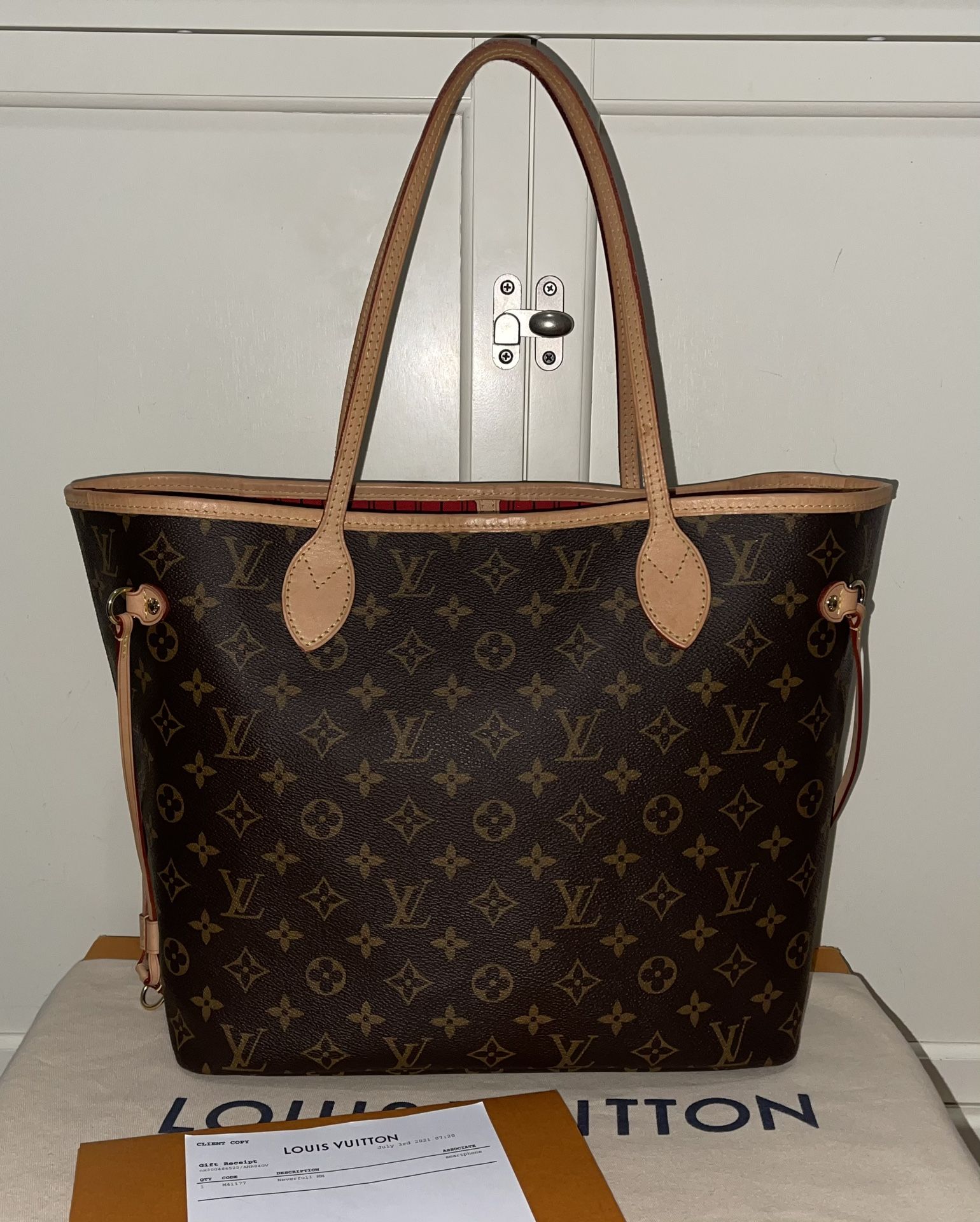 Authentic Louis Vuitton Neverfull MM Monogram with Rose Ballerine Interior  for Sale in Houston, TX - OfferUp