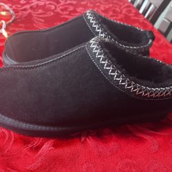 New Women’s Slipper Boots Size 11