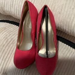 Beautiful suede hot pink platformed 5” heels. size : 9