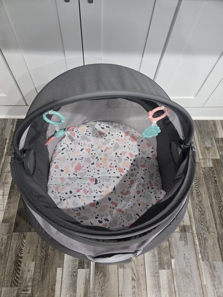 Fisher Price Fisher-Price Portable Bassinet and Play Space On-the-Go Baby Dome 