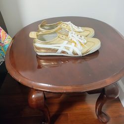 Gold onitsuka tiger size 8.5