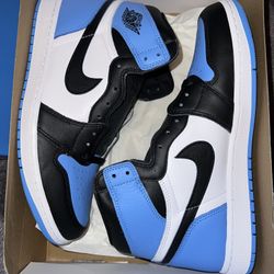 Air Jordan 1 UNC