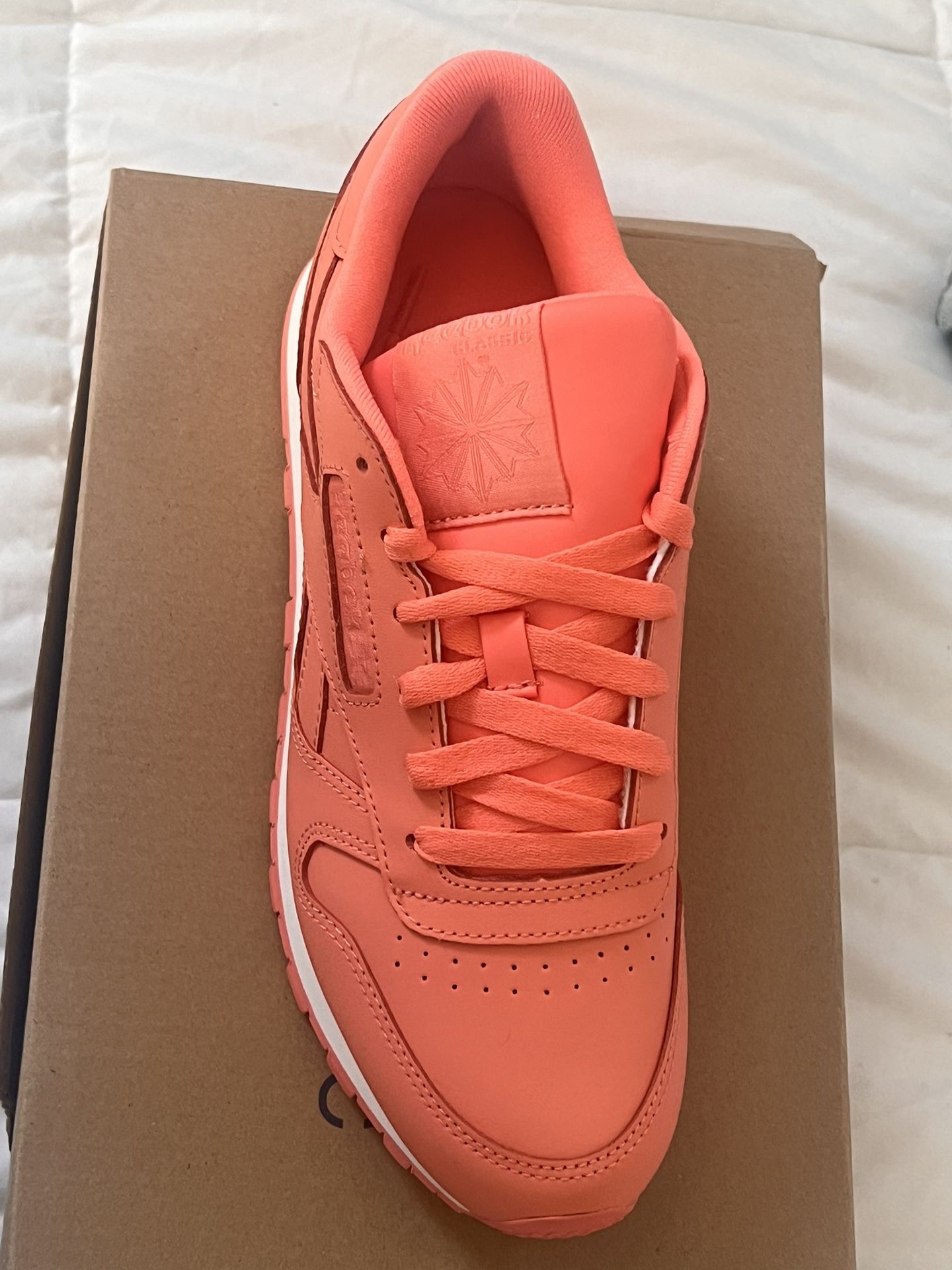 Women’s 8.5 Reebokclassic 