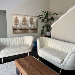 Sofa Set In Pristine Condition