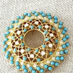 Vtg.SARAH COVENTRY  GOLD TONE TURQUOISE & OPALECENT CRYSTALS PIN