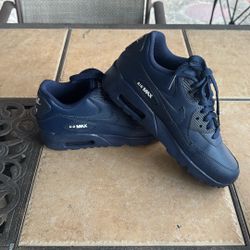 Woman Air Max Like New $60 Size 5Y