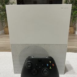 Xbox One S White 500GB Console with Black Xbox Controller
