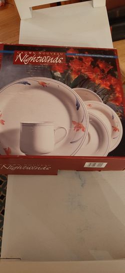 (4)Crown Nouveau Nightwinds Dinnerware Set