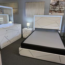 White LED Queen Bedroom Set High Gloss Finish