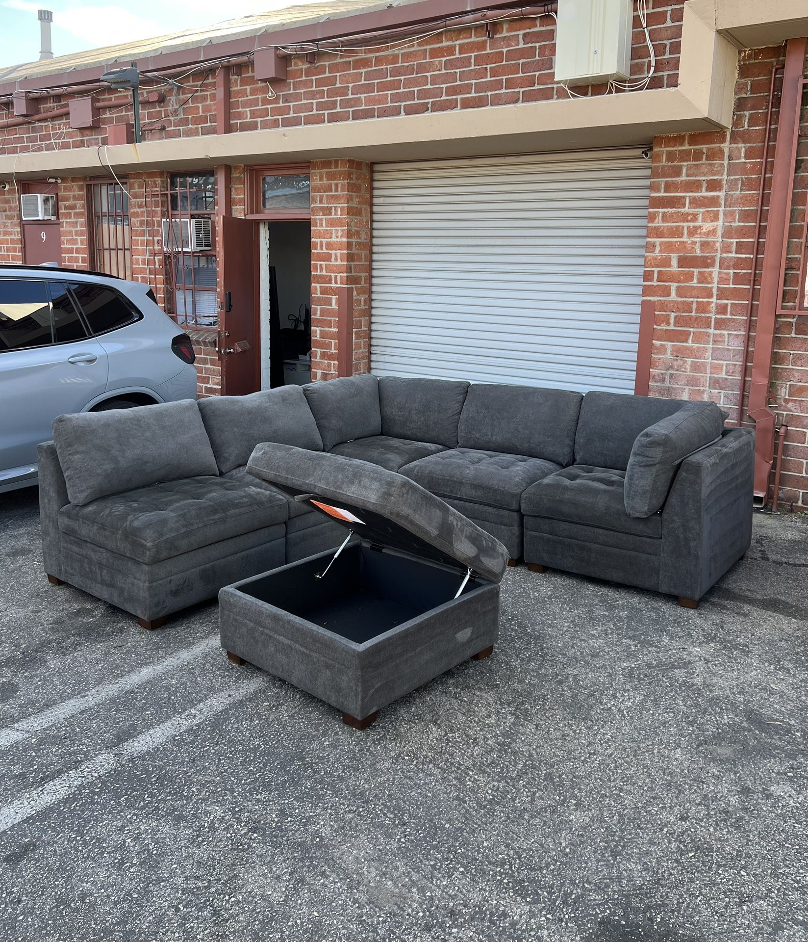 Thomasville Tisdale Modular Sectional 6 piece Dark Gray with Storage Ottoman