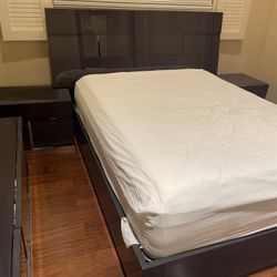 Queen Bed set Scandinavian Designs -  Includes media stand