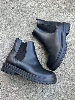Soda Women’s Paden Chelsea Lug Sole Ankle Boot Black 9