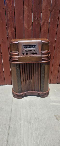 Vintage 1941 Philco Model 41-280 Floor Console Radio