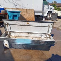 Toolbox In Toolboxs In Commercial Toolbox In Very Good Condition No Keys 