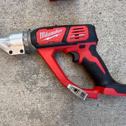 Milwaukee double cut shear 18v like new asking $200