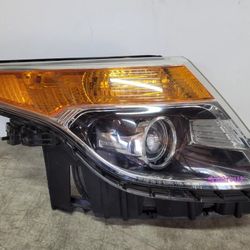 2011 - 2015 FORD EXPLORER HEADLIGHT HALOGEN RIGHT SIDE OEM