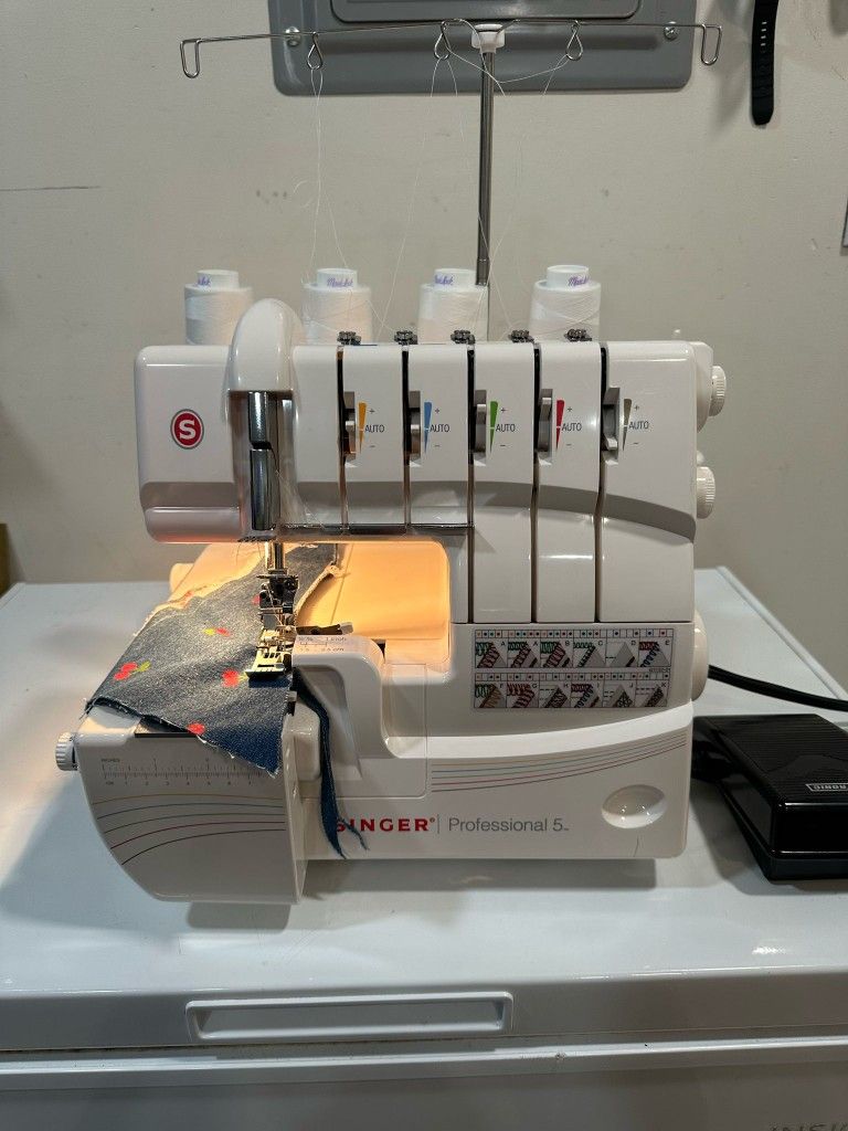 3 Sewing Machine Overlock Viking And Simger