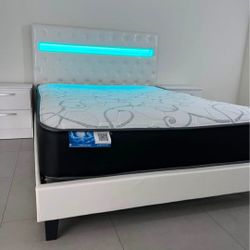 QUEEN SIZE BED, MATTRESS AND TWO NIGHTSTANDS  🆕️