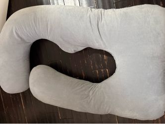 Momcozy pregnancy pillow