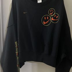 Woman’s NIKE top (M) shorts (L)