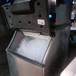 Manitowoc Makes 450 Pounds Per Day With 450 Pound Tank