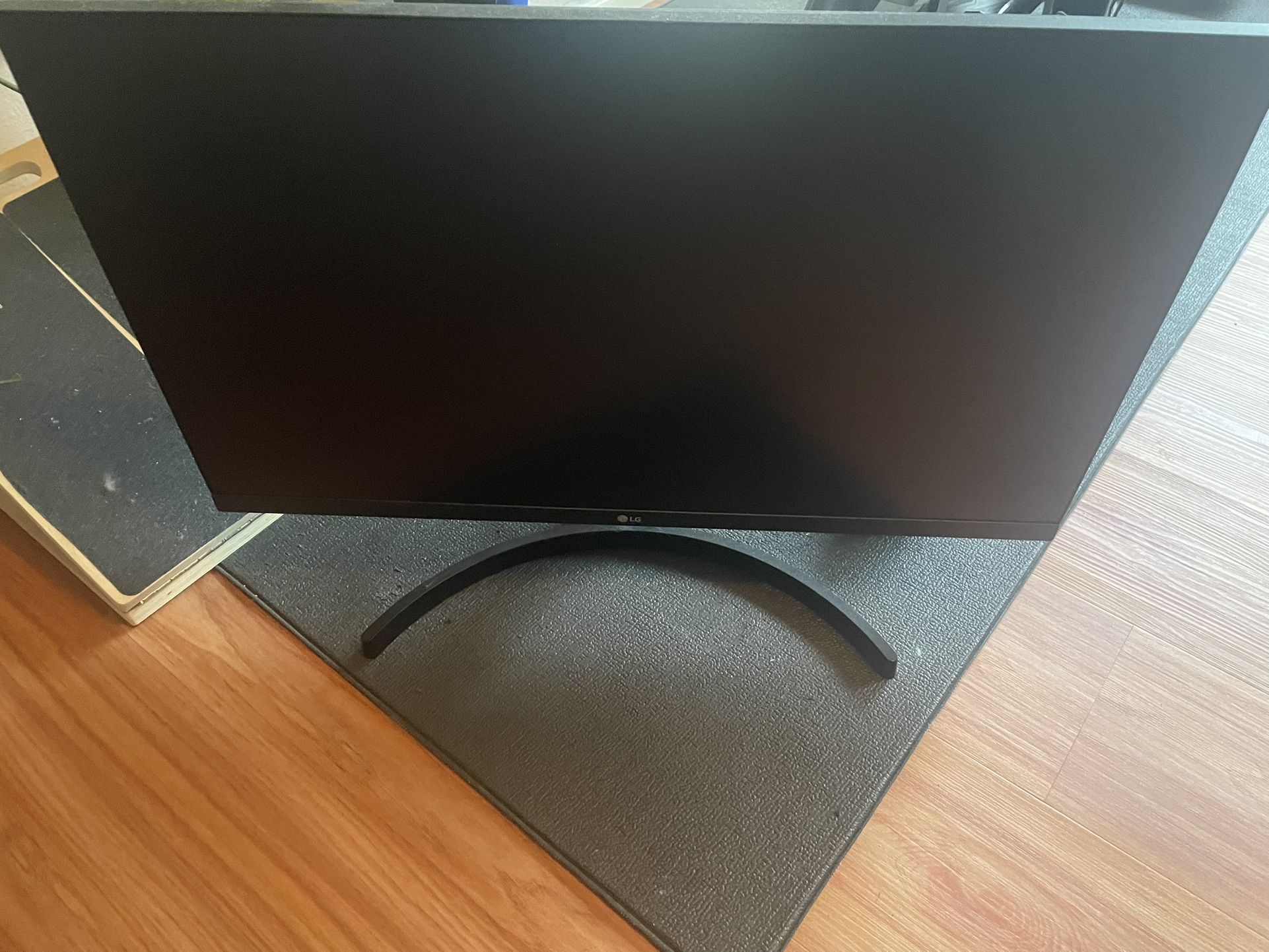 LG Monitor