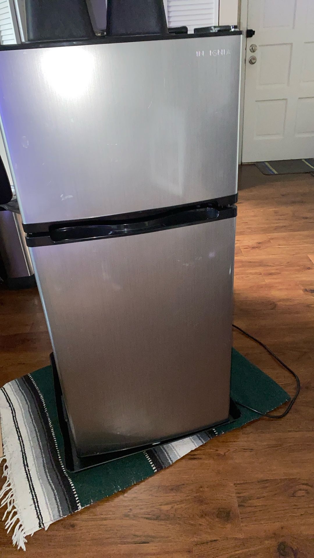 Insignia refrigerator freezer