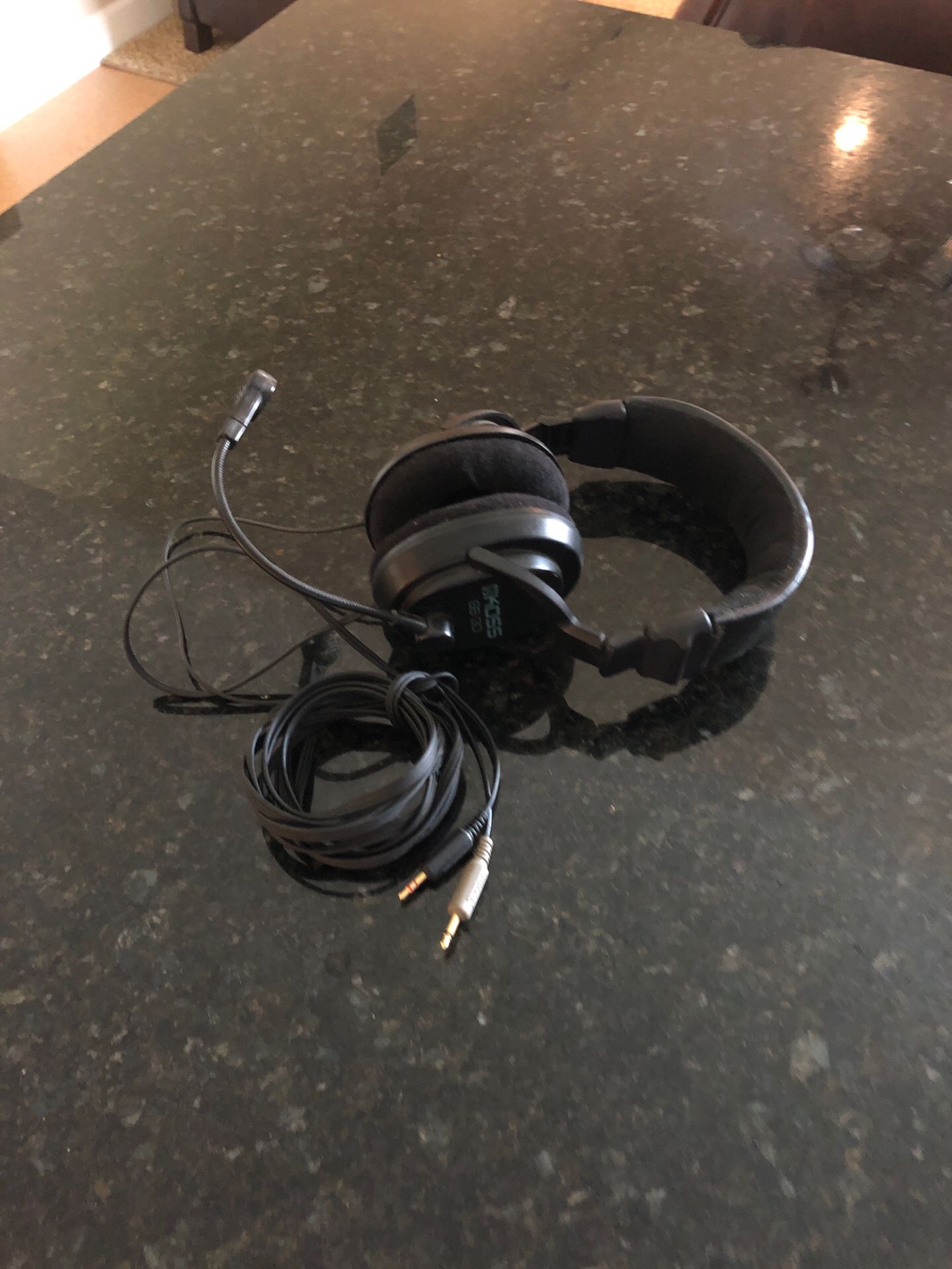 Koss SB-30. Headset with mic overear $8