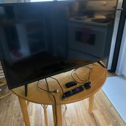 40” Insignia LED TV + Roku Express (Remote + Hub+ HDMI Cable)