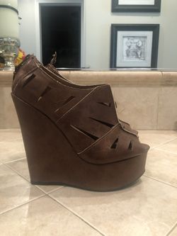 Qupid wedge sandal size 8