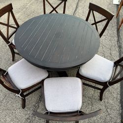 POTTERY BARN 6 CHAIR DINING ROOM SET $250