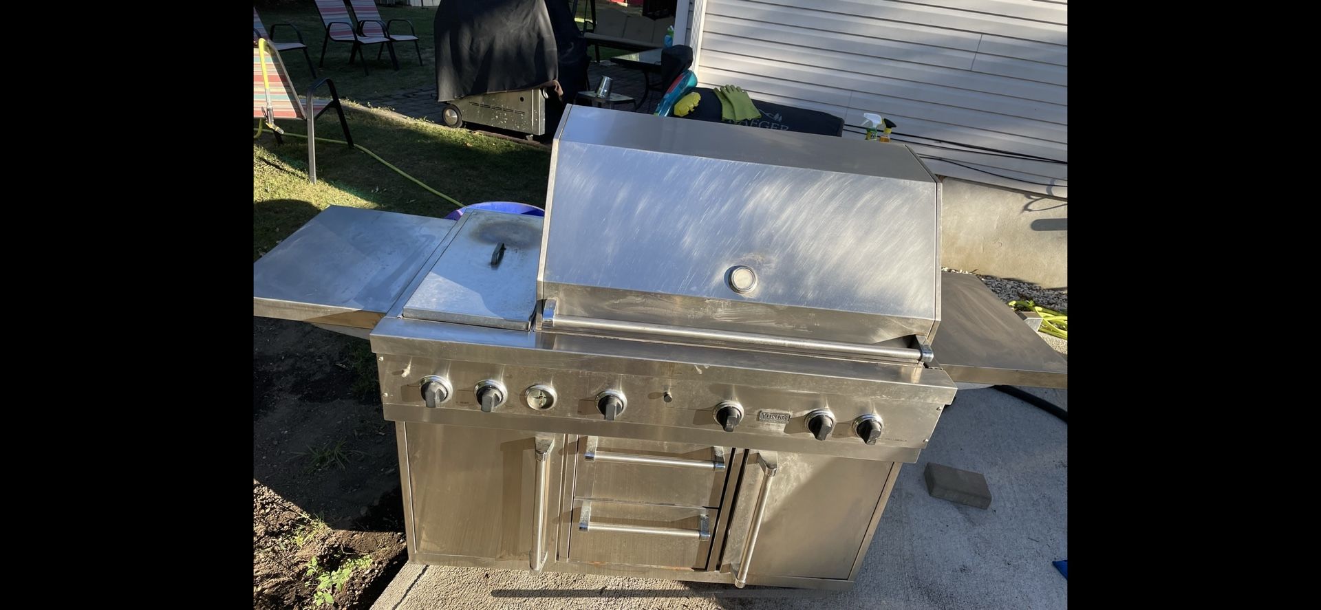 Viking 53” Barbecue Grill On A Cart