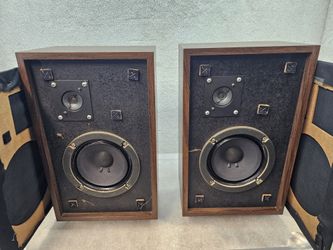 The Advent/3 Advent 3 Bookshelf speakers