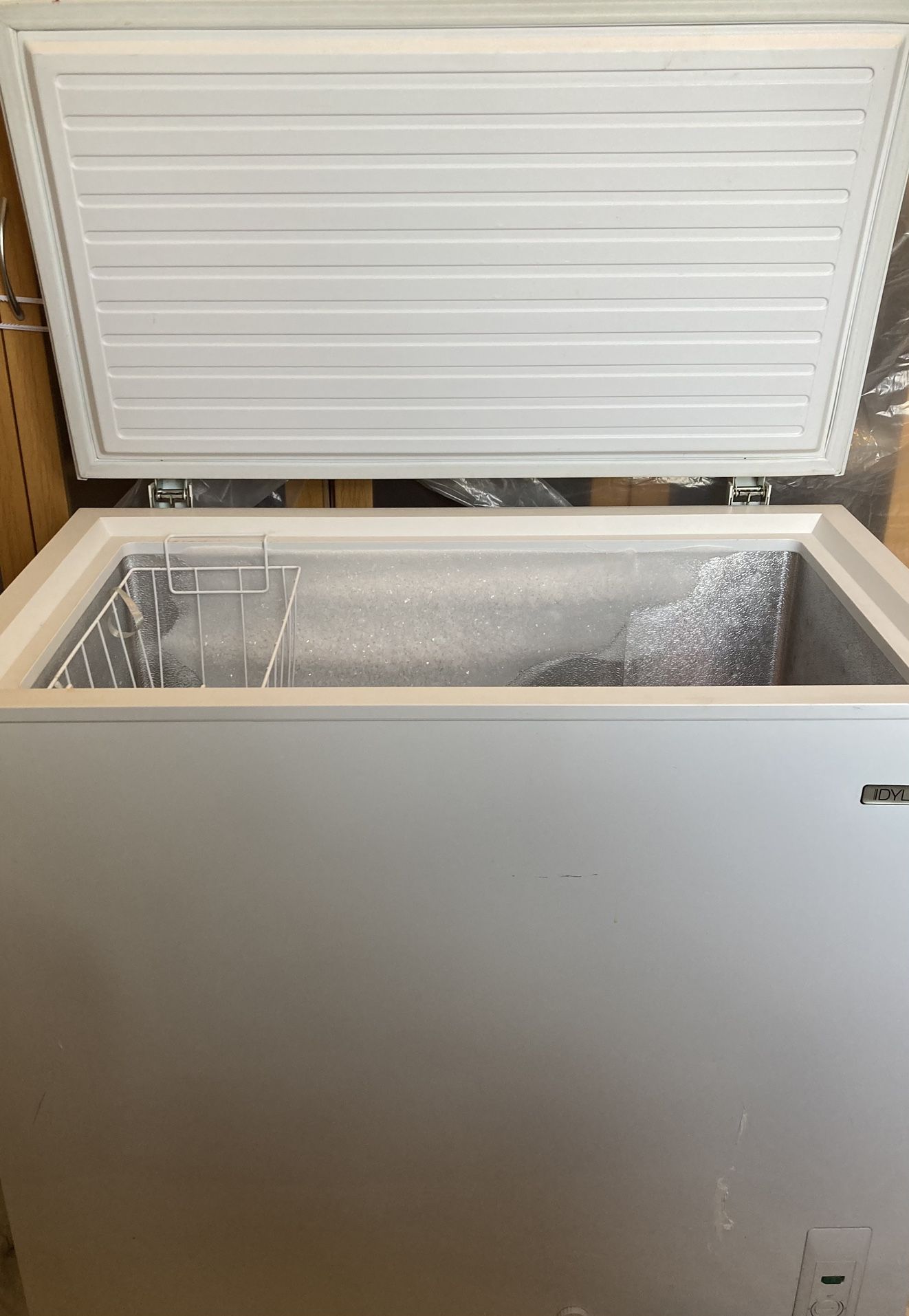 Idylis 7.1-cu ft Freezer