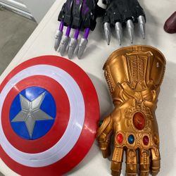 Avengers Weapons (CM Shield , Thanos Gauntlet, BP Claws)