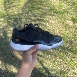 Size 10 jordan 11 space jams