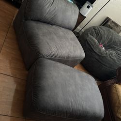 Aladdin Armless Chair with Ottomans